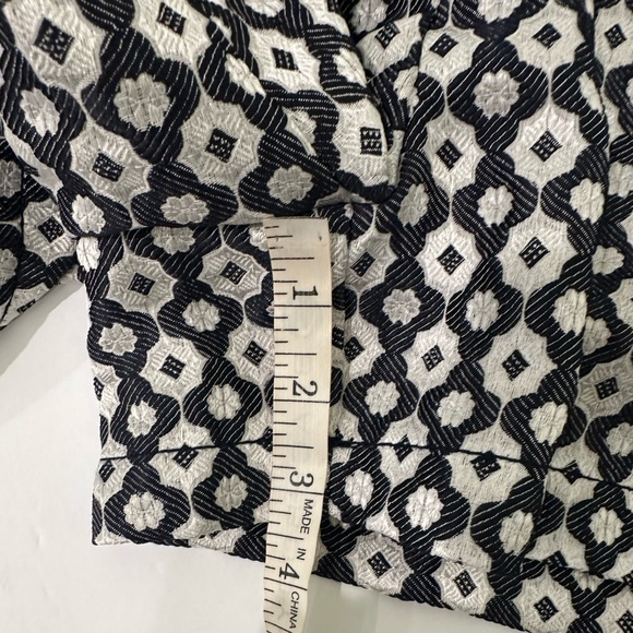 Ann Taylor LOFT Women’s Size 4  Black Silver Shorts Geometric Floral Print - Picture 8 of 8